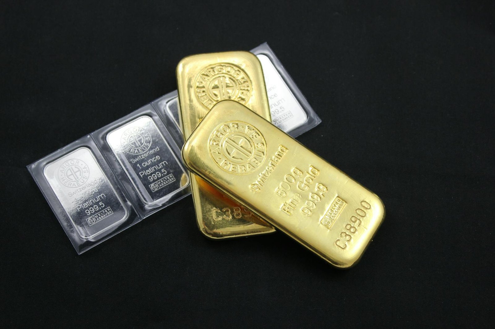 Gold vs Forex: Where Smart Money is Going in 2026